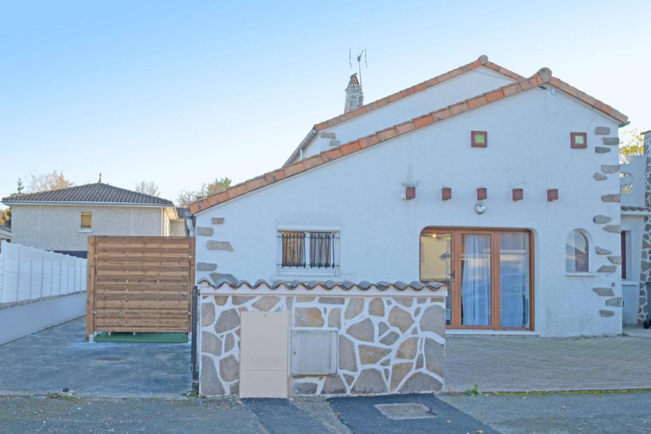 Appart T2 Avec Terrasse, Parking Et Wifi Angoulême Exteriér fotografie